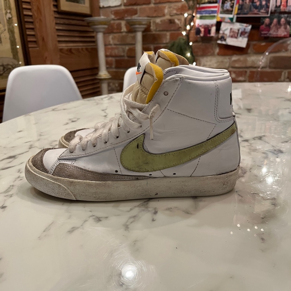 Nike Women's Blazer Mid 77 Shoes with light green check